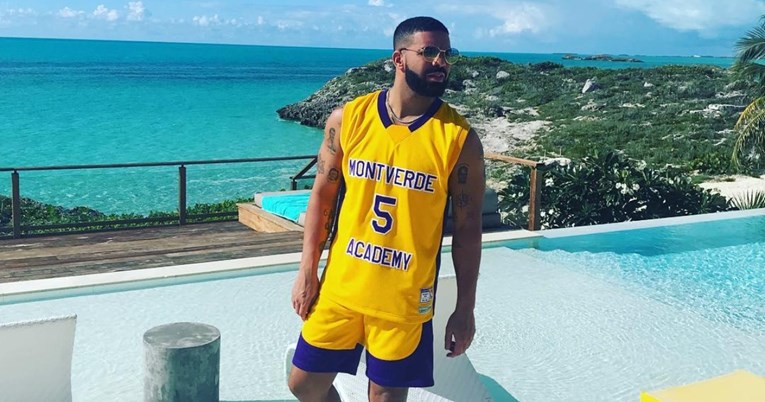 Drake pokazao isklesane mišiće "Koga zavaravaš, svi znaju da su lažni!"